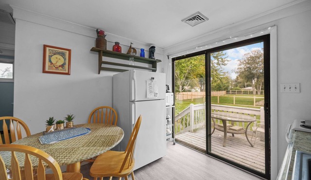 Charming 3-bedroom cottage in superb Westerly with WiFi, AC