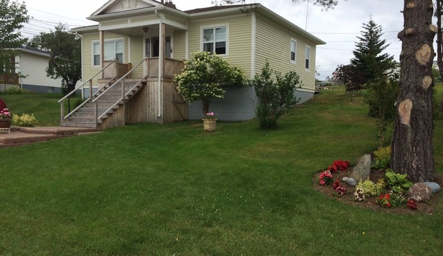 Charming 3-bedroom cottage in Central Newfoundland overlooking Bay of Exploits