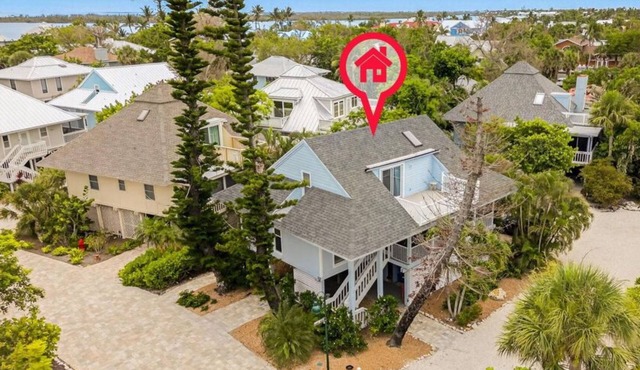 Charming 3 bedroom cottage in gorgeous Captiva pool, beach, pickle ball, Tennis
