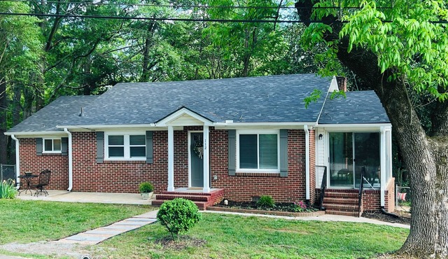 Charming 3-bedroom cottage in Central—minutes away from Clemson and SWU!