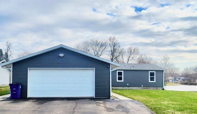 Charming 3-bedroom cottage with WiFi, AC in tranquil Decatur