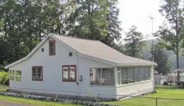 Charming 3-bedroom cottage in Windsor.