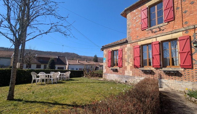 Charming 3-Bedroom Cottage in Verdant Futeau, Near Verdun and Châlons-en-Champagne