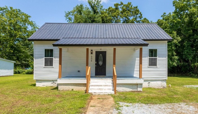 Charming 3-bedroom cottage with WiFi, AC in welcoming Athens