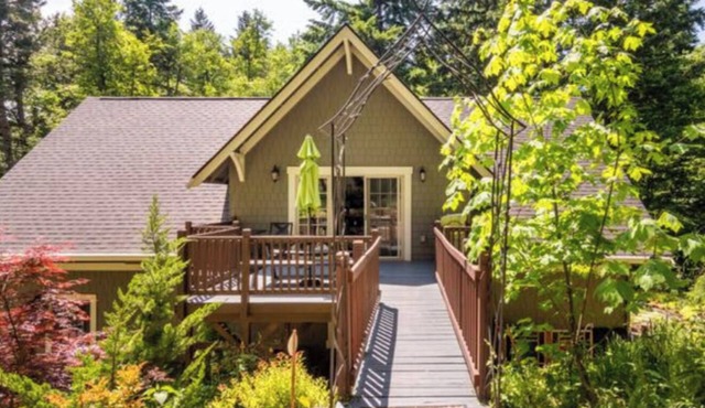 Charming 3-bedroom cottage with WiFi, AC in awesome Carson