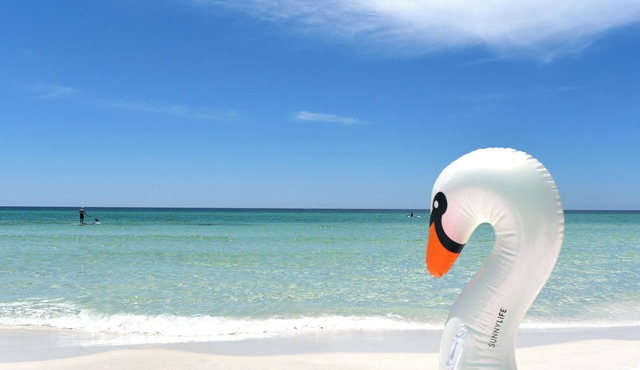 Charming 3-bedroom cottage in fantastic Destin Beach and Pool