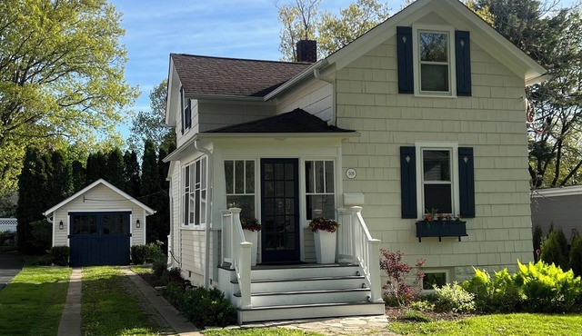 Charming 3-bedroom cottage with WiFi and AC in beautiful Geneva