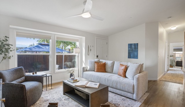 Charming 3-bedroom cottage just blocks to the Sonoma Plaza.