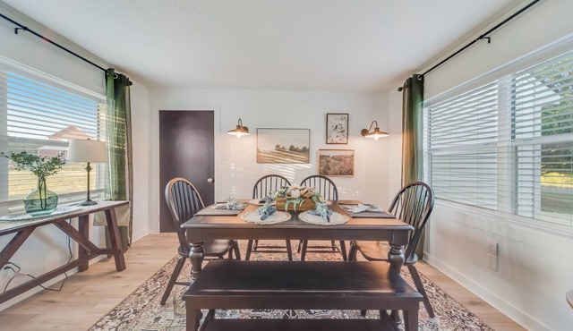 Charming 3-bedroom cottage with picturesque sunsets