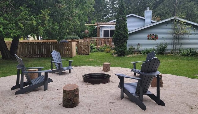 Charming 3-bedroom dog friendly home on 5 secluded acres in Two Rivers.