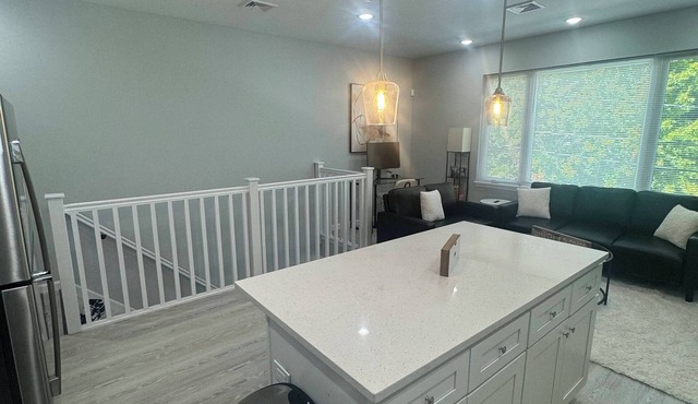 Charming 3-bedroom Duplex house with AC and WiFi in lovely Passaic County.