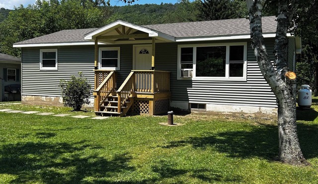 Charming 3-bedroom entire house in gorgeous Corning with WiFi