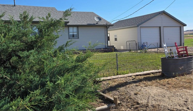 Charming 3-bedroom farmhouse in marvelous Bridgeport with WiFi, AC.