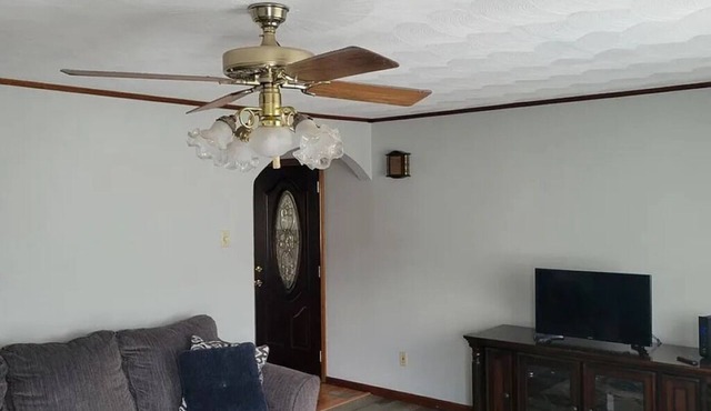 Charming 3-bedroom furnished house in Charleston with a beautiful river view.