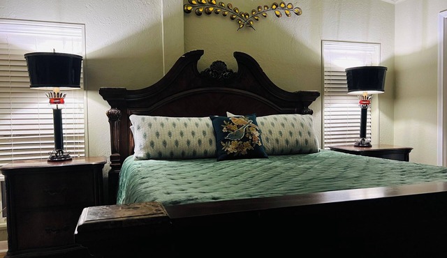 Charming 3-bedroom Farmhouse with AC, WiFi and horse stalls in North Texas