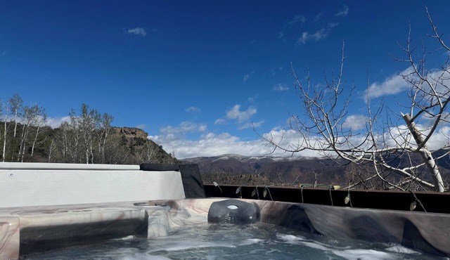 Charming 3 Bedroom family house with hot tub on 2 acres panoramic views