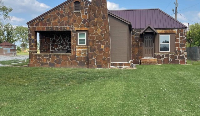 Charming 3-bedroom Family friendly house in pleasant Dewey, OK.