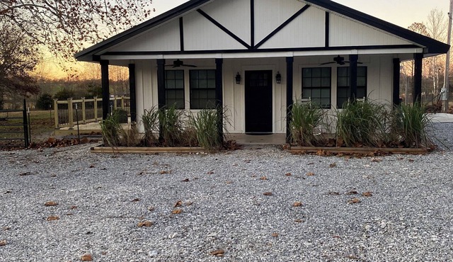 Charming 3-bedroom farmhouse with WiFi, AC and heating in wonderful Washburn