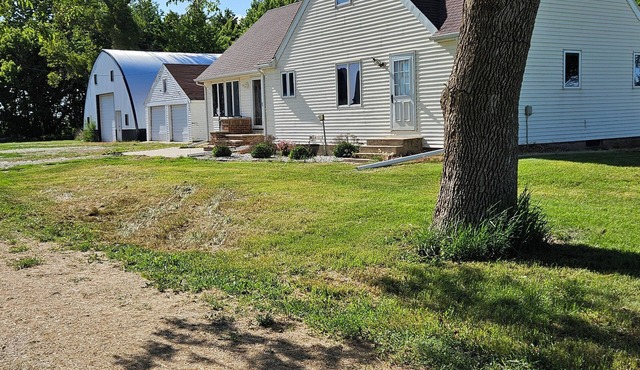 Charming 3-bedroom farmhouse by Luverne with WiFi and AC