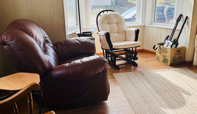 Charming 3-bedroom farmhouse with WiFi, AC in fabulous Bagley