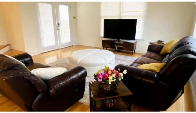 Charming 3-bedroom farmhouse in terrific Durham with AC, WiFi