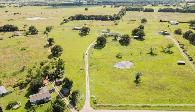 Charming 3-bedroom farmhouse in serene Boyd