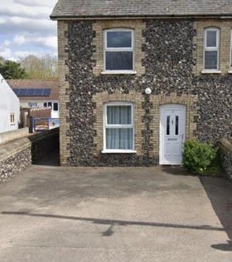 Charming 3 bedroom flint cottage