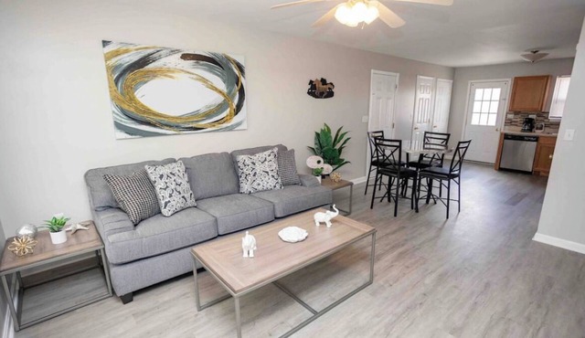 Charming 3 Bedroom Florence KY, close to Creation Museum, free wi fi and parking