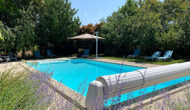 Charming 3-bedroom cottage with a large garden and pool in the Entre-deux-Mers.