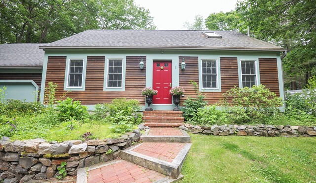 Charming 3 bedroom fully equipped house near Dock Square & Mother's Beach