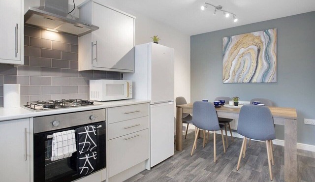 Charming 3 Bedroom House in Hartlepool, Sleeps 5