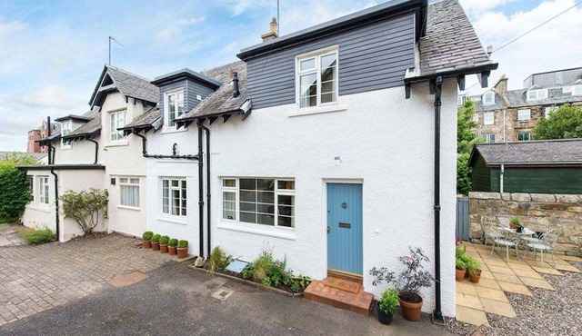 Charming 3‑Bedroom St Andrews Cottage on North Street with Garden, Parking & Walk to Town