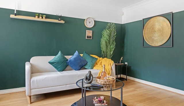 Charming 3-bedroom house with WiFi, AC in lovely Nottingham