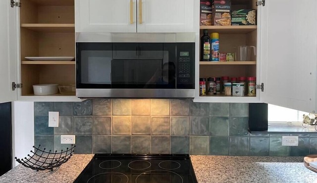 Charming 3 bedroom, Historic Norwood, near it ALL!