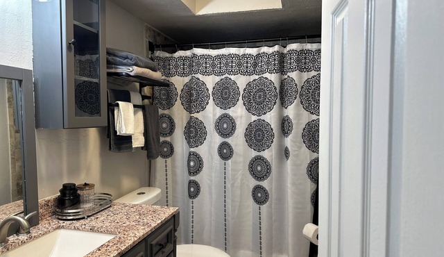 Charming 3-bedroom house in delightful Carrollton with pool & Hot Tub