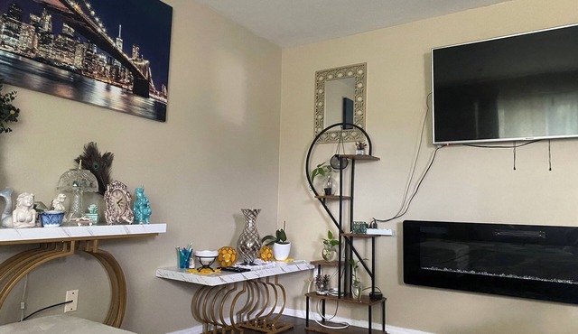 Charming 3-bedroom house in delightful Cincinnati with WiFi, AC