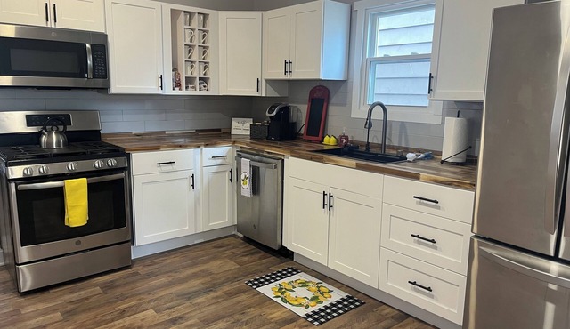 Charming 3-bedroom house with WiFi and AC in Pittsburgh suburb