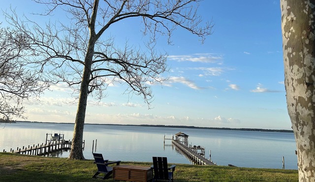 Charming 3-bedroom house in Deltaville with Stunning Views and Beautiful garden!