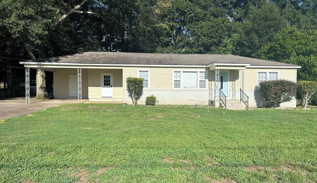 Charming 3-bedroom house with AC and WiFi in lovely Enterprise.