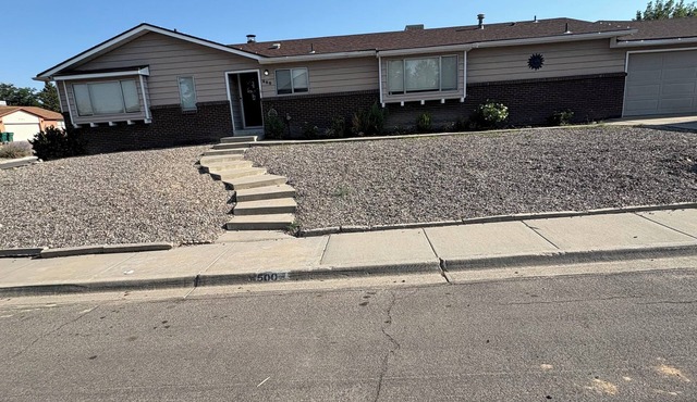 Charming 3-bedroom house with a ton of amenities.