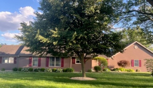 Charming 3-bedroom house in tranquil Greenville with WiFi, AC, and game room.