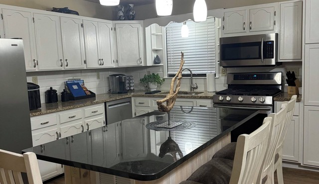 Charming 3-bedroom house with breathtaking views of the Lake of the Ozarks
