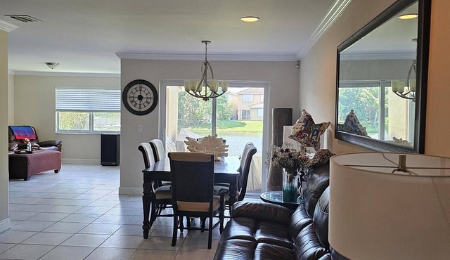 Charming 3-bedroom house in wonderful Lauderhill with AC, WiFi