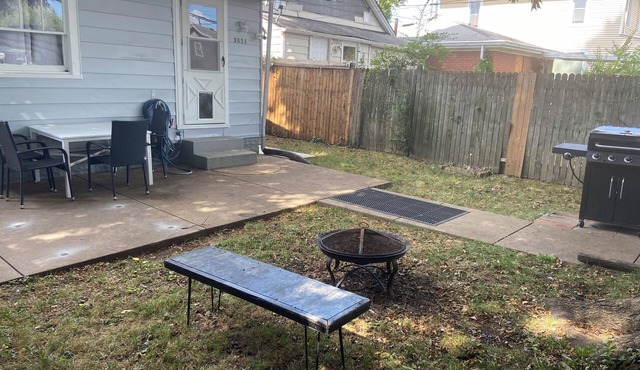 Charming 3-bedroom house with WiFi, AC in lovely Louisville