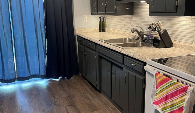 Charming 3-bedroom house with WiFi and AC in fabulous Louisville