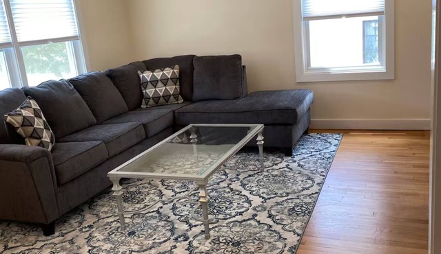 Charming 3-bedroom house with private driveway, steps to train in Mamaroneck