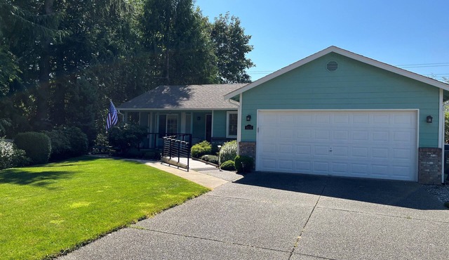 Charming 3-bedroom house with WiFi, AC in serene Marysville.