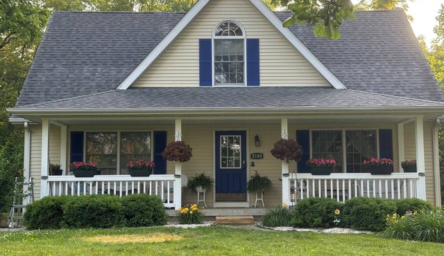 Charming 3-bedroom house in Monticello. Just a short walk to Indiana Beach.