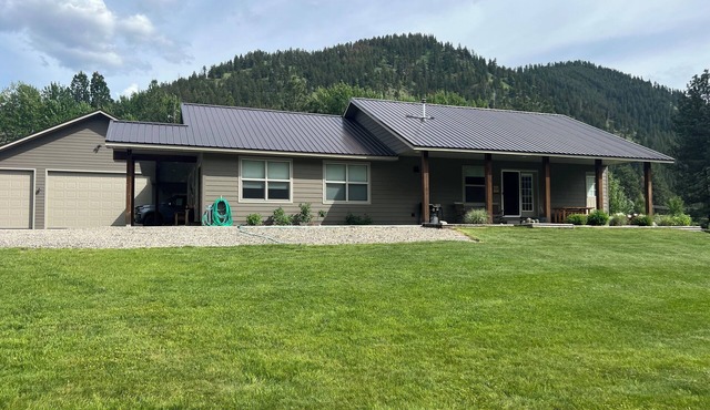 Charming 3-bedroom house in beautiful North Fork, ID
