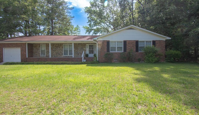 Charming 3-bedroom house with Lakeview in Orangeburg